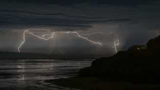 Orbit_four_columns_lightning-2-1597604063