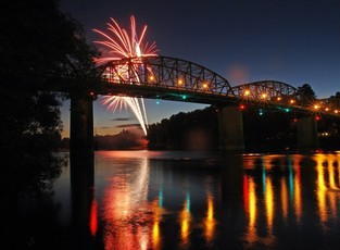 Orbit_four_columns_fireworks